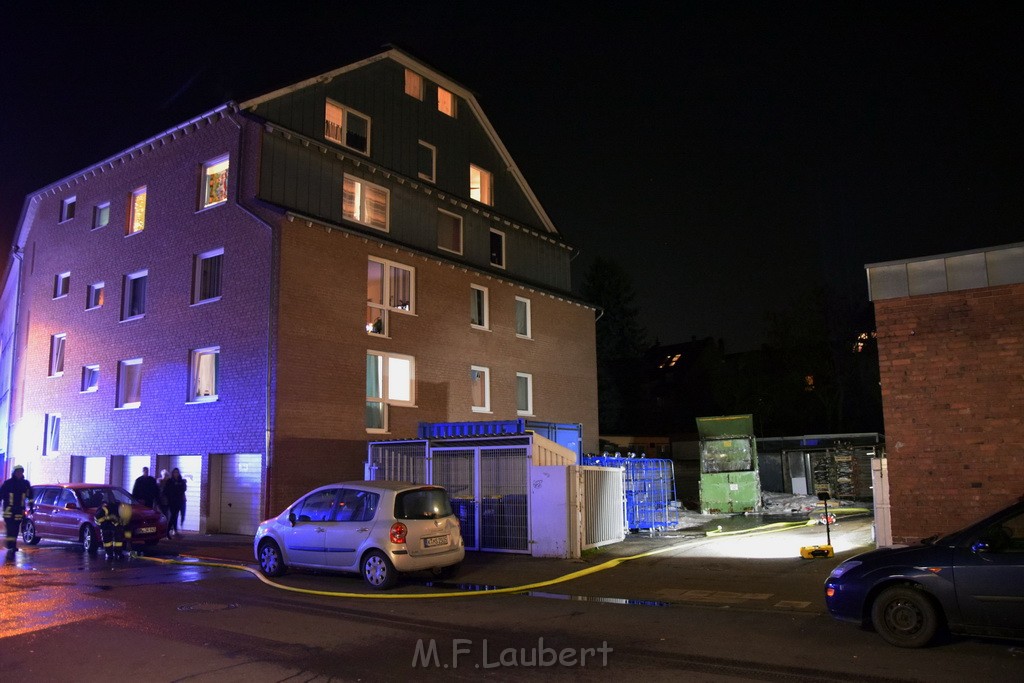 Feuer Papp Presscontainer Koeln Hoehenberg Bochumerstr P418.JPG - Miklos Laubert